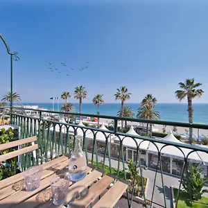 medusa-apartment-lungomare.hotelitalianriviera.com/